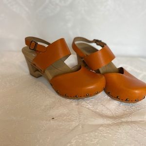 Dansko tangerine sandals
